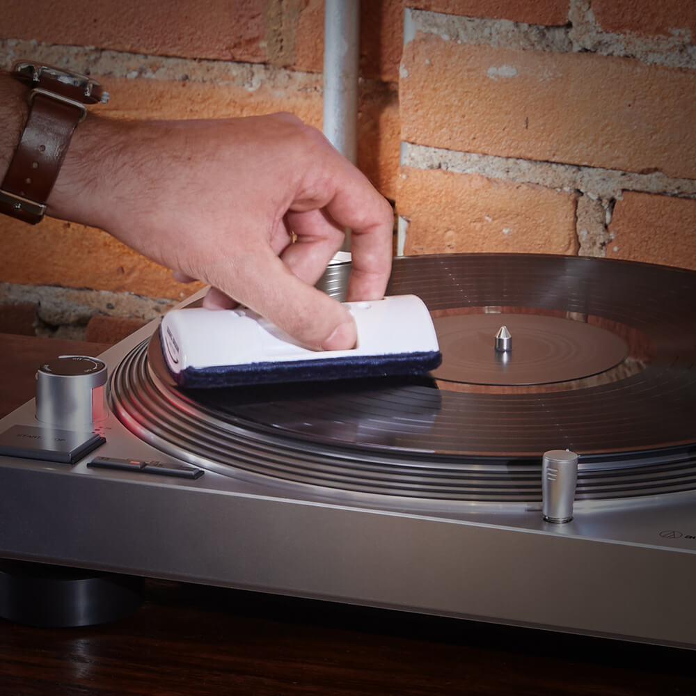 record cleaner kit in use